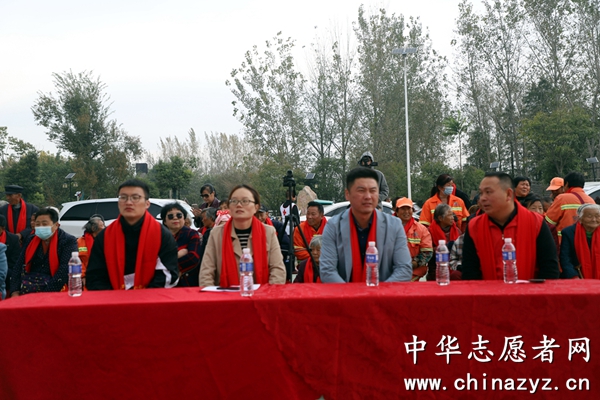 安徽滁州定远爱心志愿者协会开展重阳节献爱心活动