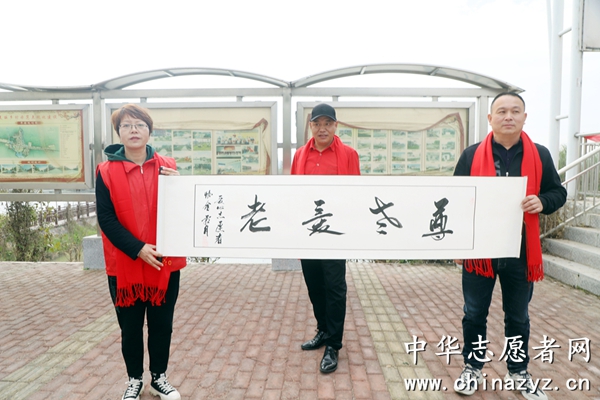 安徽滁州定远爱心志愿者协会开展重阳节献爱心活动