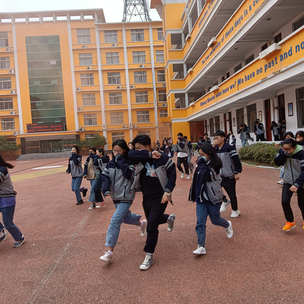 江苏宿迁服务队联合沭阳消防救援大队走进正德中学